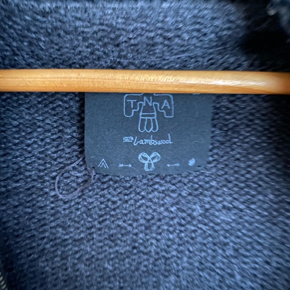 TNA sea to sky lambs wool sweater - Picture 3 of 3